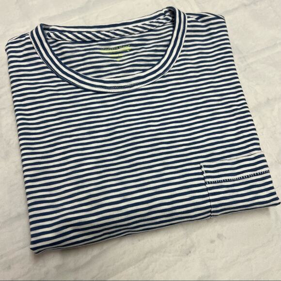 Vineyard Vines Island T-shirt M NWOT - Picture 1 of 5
